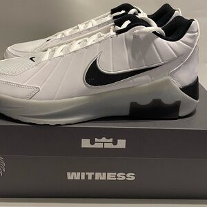 Nike Men's White and Black Athletic Shoes